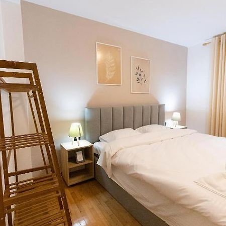 Light-2 Lovely Apartment In Tirana Exterior foto