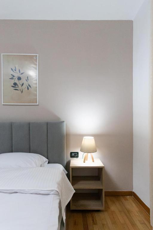 Light-2 Lovely Apartment In Tirana Exterior foto