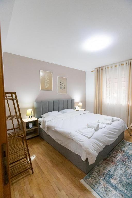 Light-2 Lovely Apartment In Tirana Exterior foto