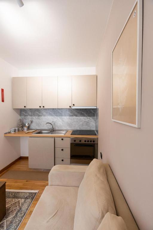 Light-2 Lovely Apartment In Tirana Exterior foto