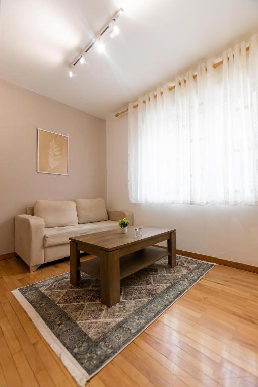 Light-2 Lovely Apartment In Tirana Exterior foto