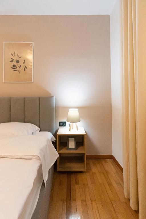 Light-2 Lovely Apartment In Tirana Exterior foto